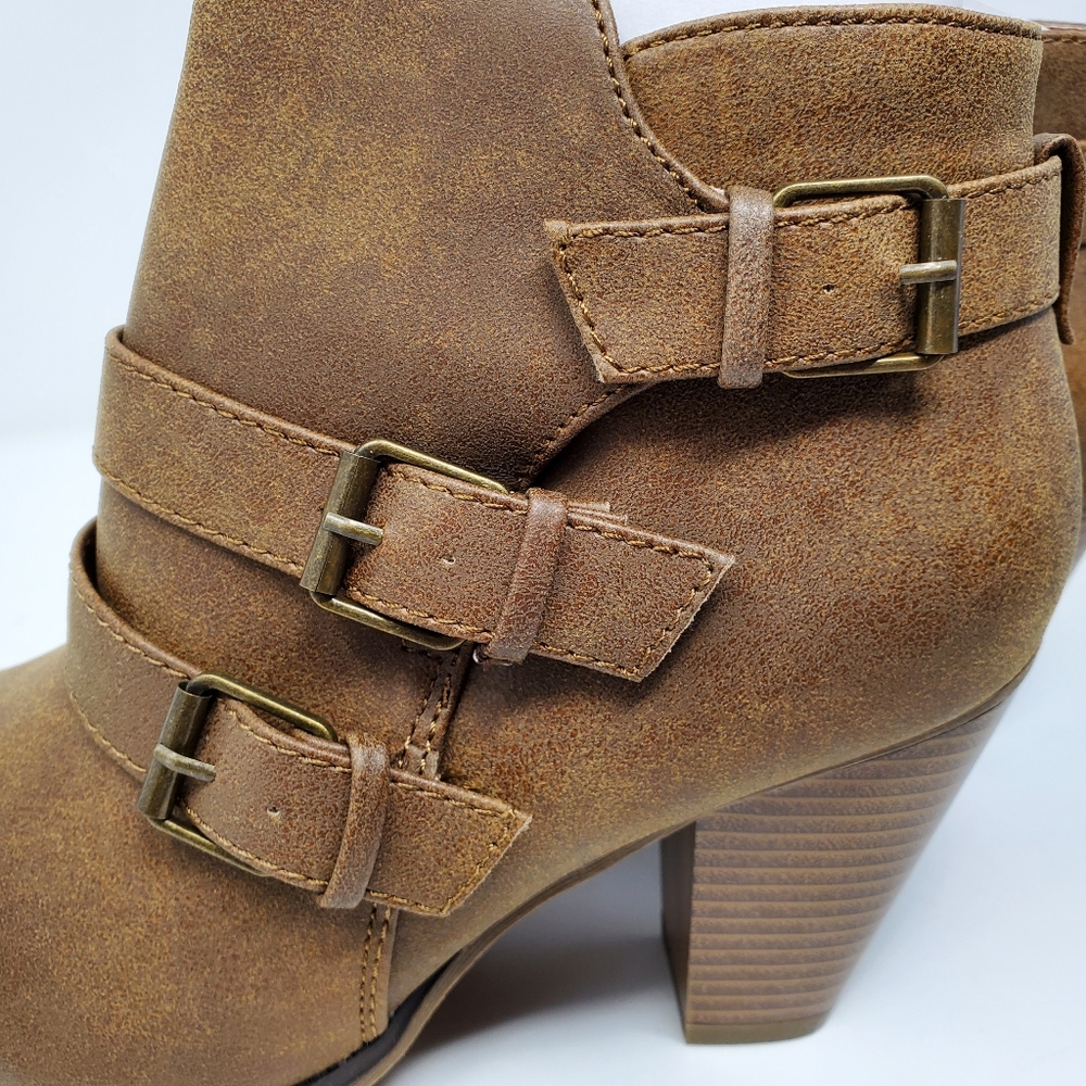 NWOT Forever Camila-64 Tan Ankle Booties - Picture 9 of 9